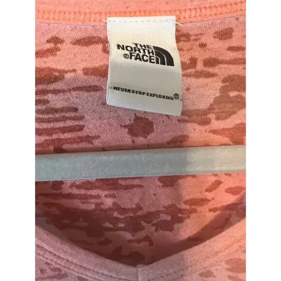North Face Women's Printed V-Neck T-Shirt Size Large - Picture 3 of 6